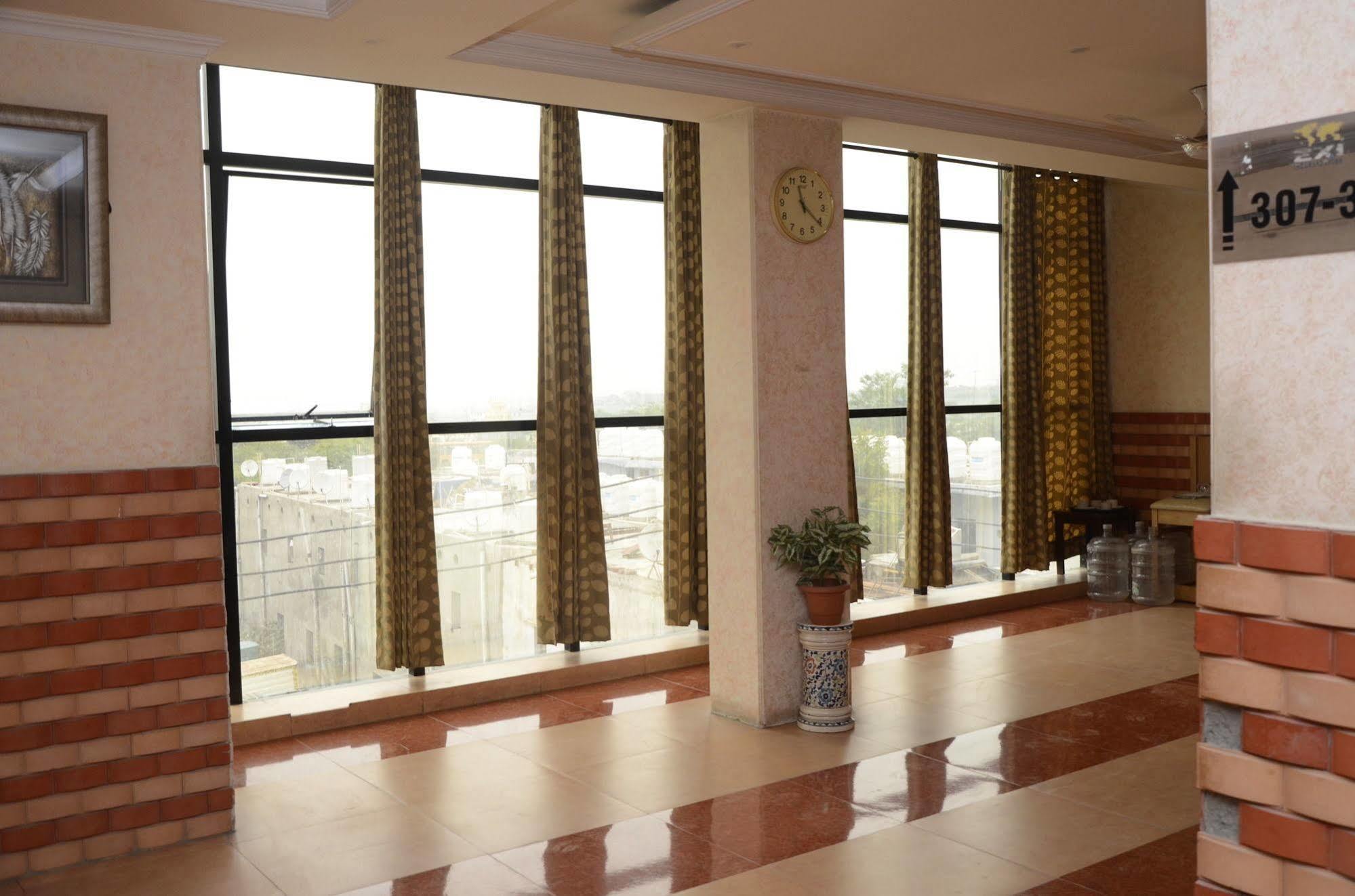Fabexpress Grand Shoba Hotel New Delhi Exterior photo