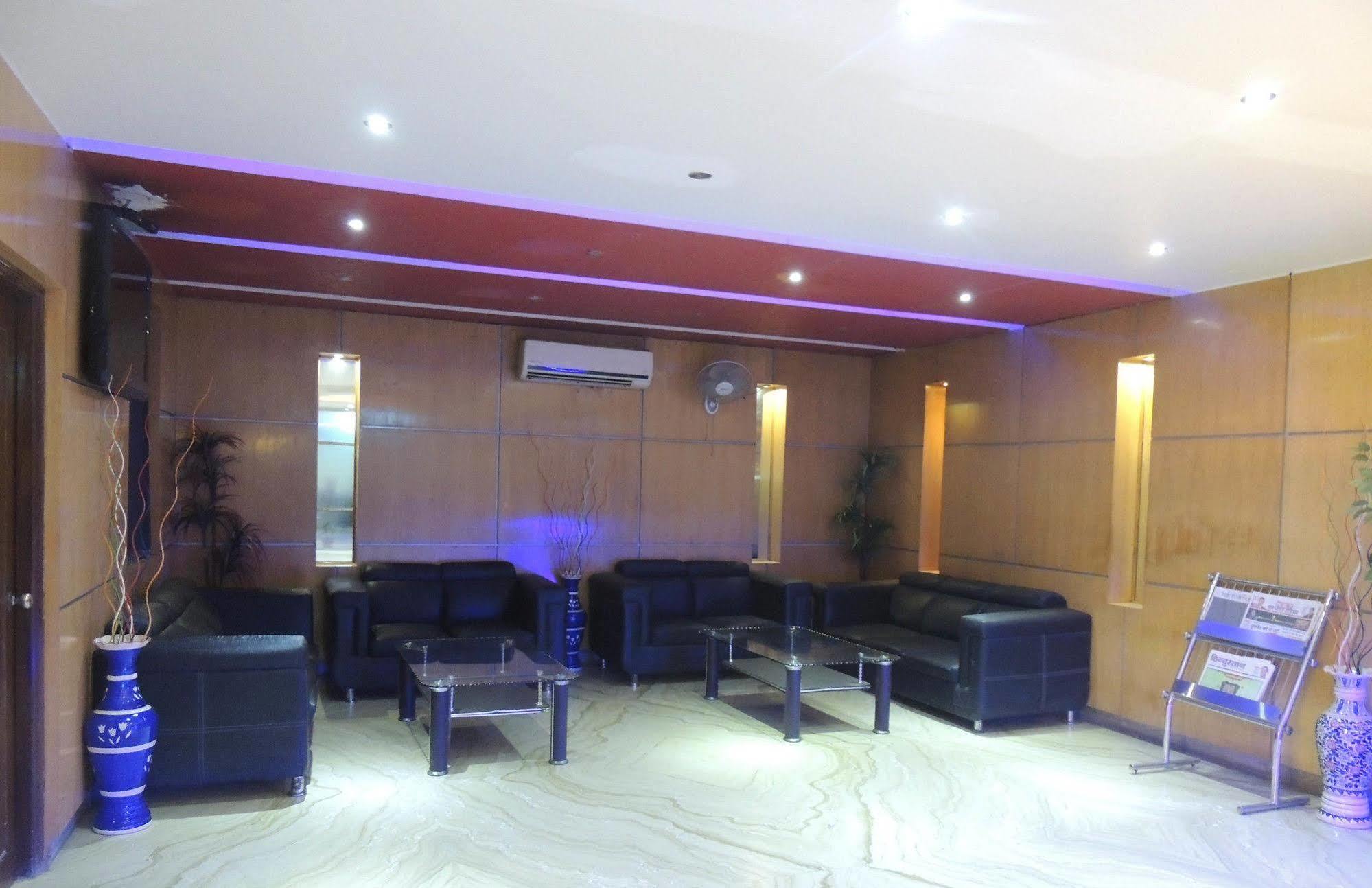 Fabexpress Grand Shoba Hotel New Delhi Exterior photo