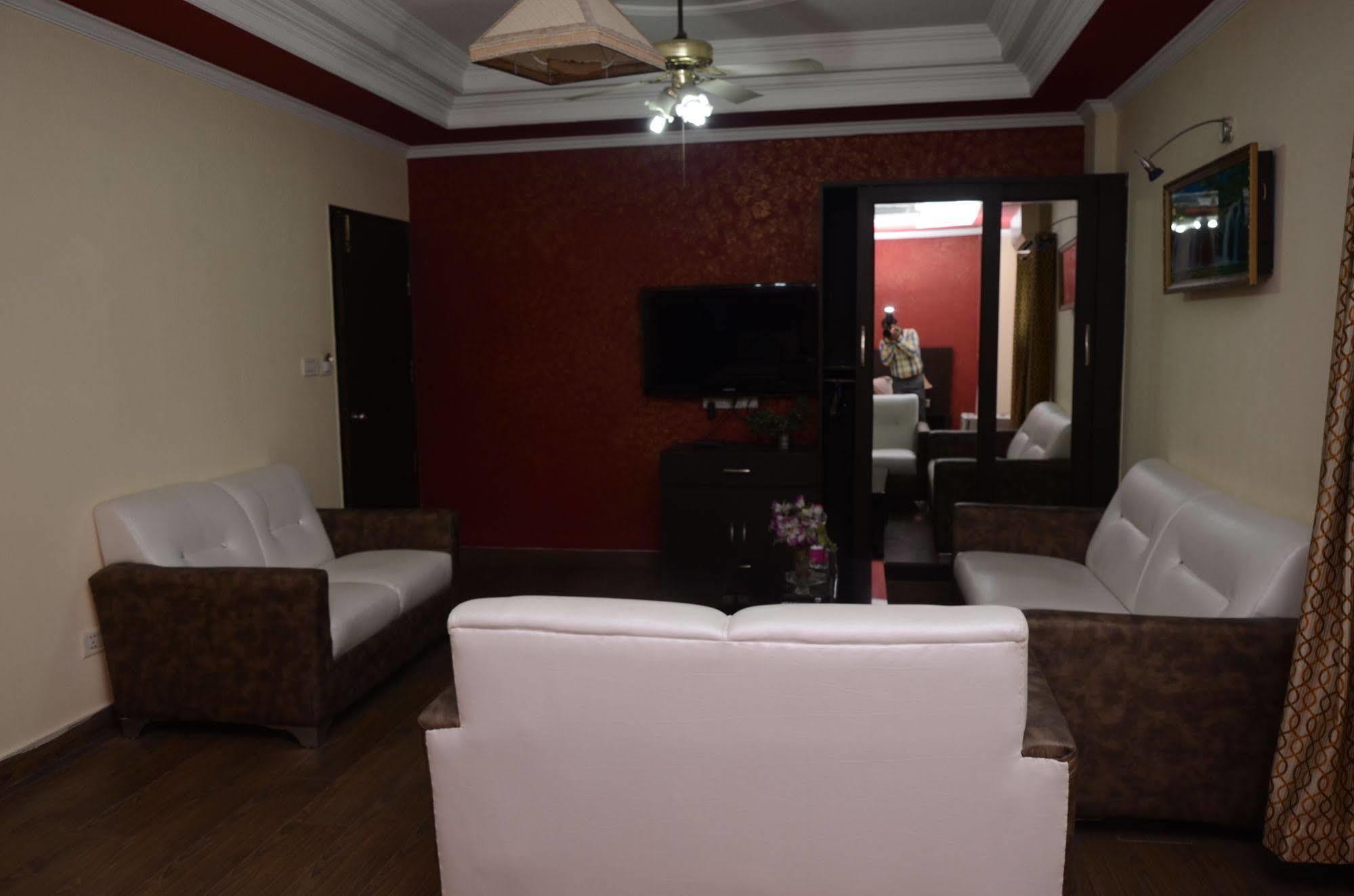 Fabexpress Grand Shoba Hotel New Delhi Exterior photo